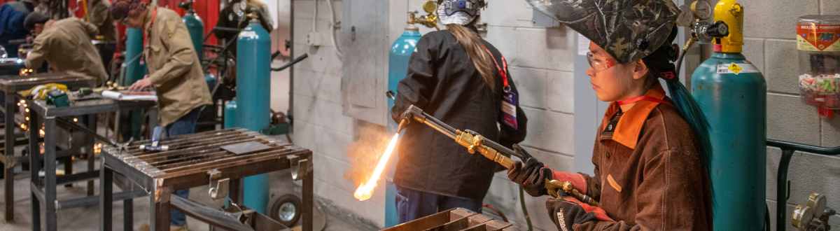 SkillsUSA participants in PCC's welding bay